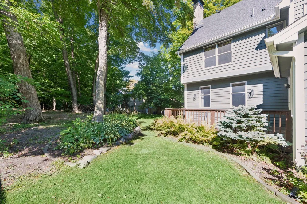 561 Bighorn Drive Chanhassen, MN 55317