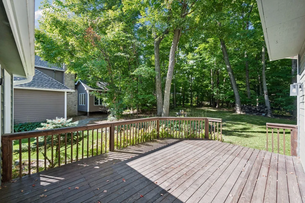 561 Bighorn Drive Chanhassen, MN 55317