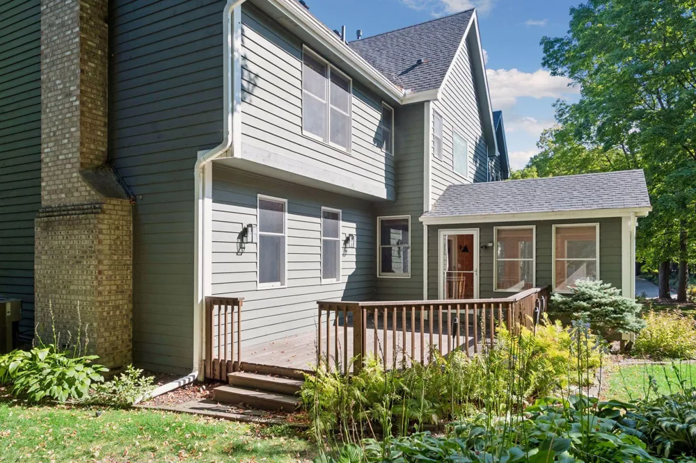 561 Bighorn Drive Chanhassen, MN 55317