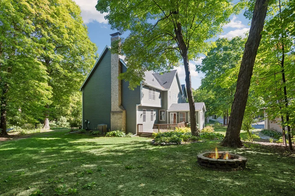 561 Bighorn Drive Chanhassen, MN 55317