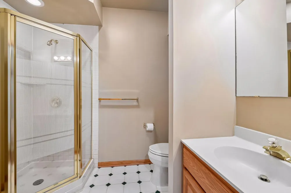 561 Bighorn Drive Chanhassen, MN 55317