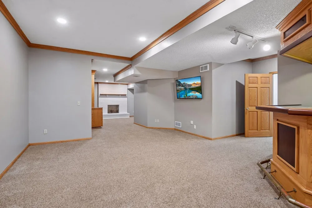 561 Bighorn Drive Chanhassen, MN 55317