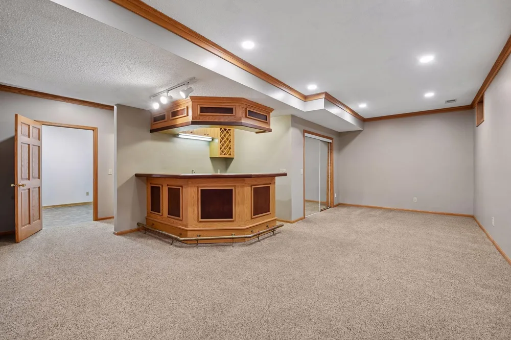 561 Bighorn Drive Chanhassen, MN 55317
