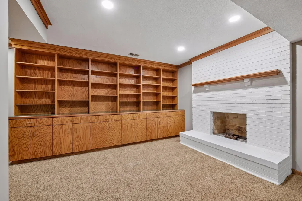 561 Bighorn Drive Chanhassen, MN 55317