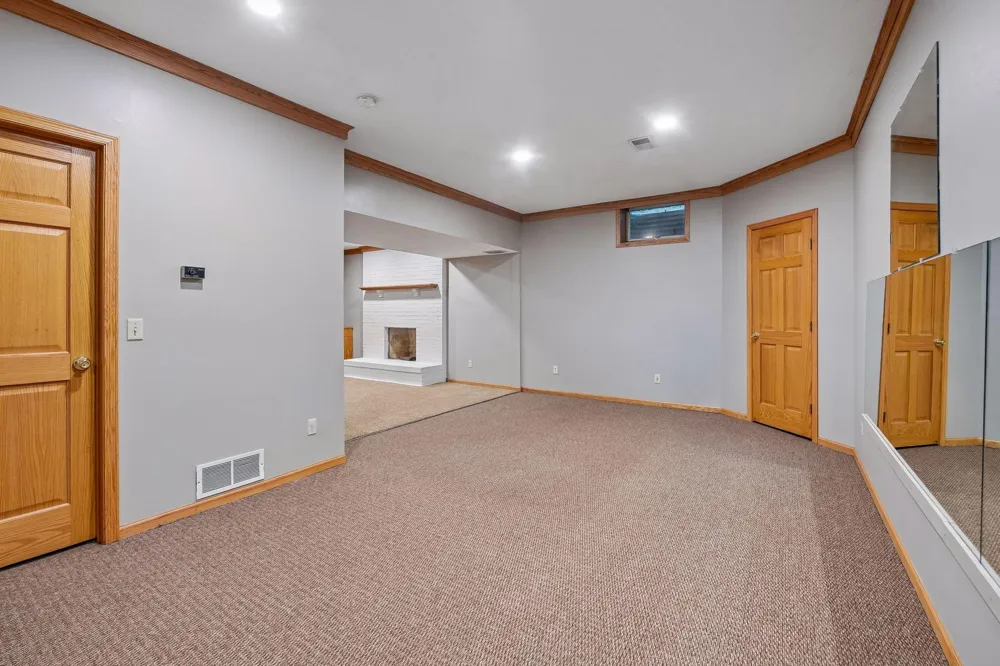 561 Bighorn Drive Chanhassen, MN 55317