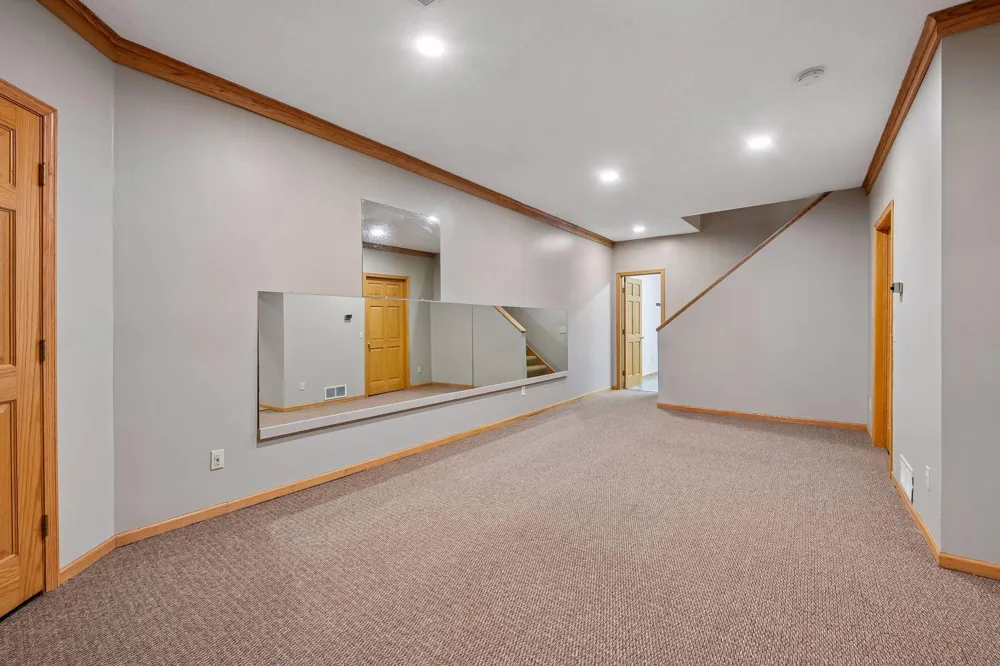 561 Bighorn Drive Chanhassen, MN 55317