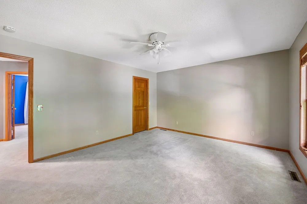 561 Bighorn Drive Chanhassen, MN 55317