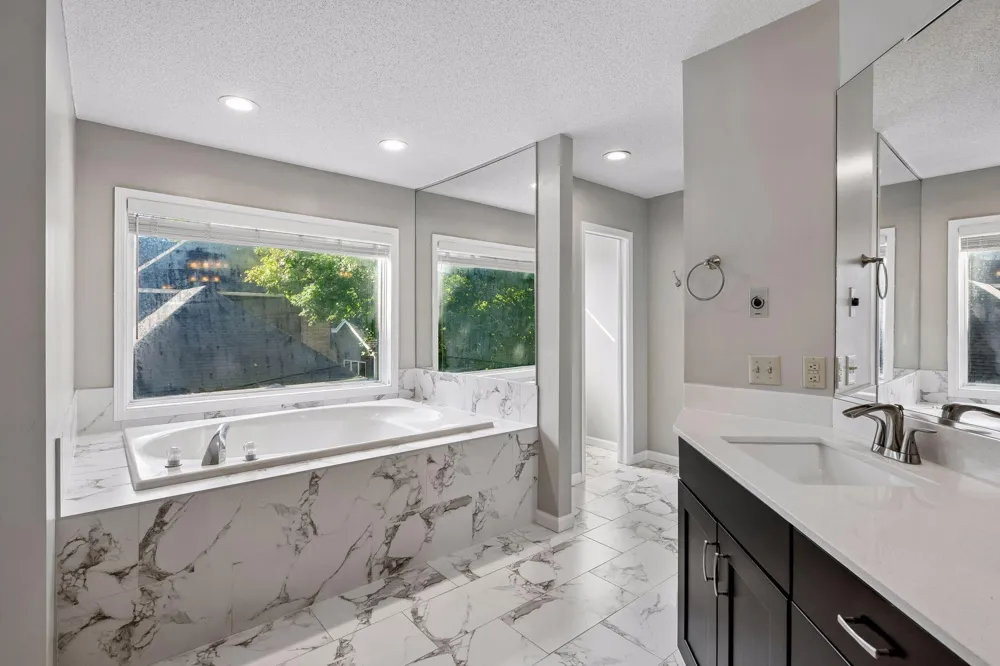 561 Bighorn Drive Chanhassen, MN 55317
