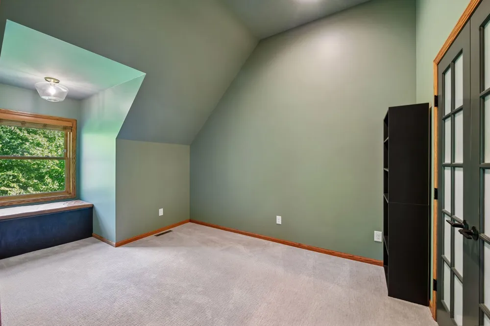 561 Bighorn Drive Chanhassen, MN 55317