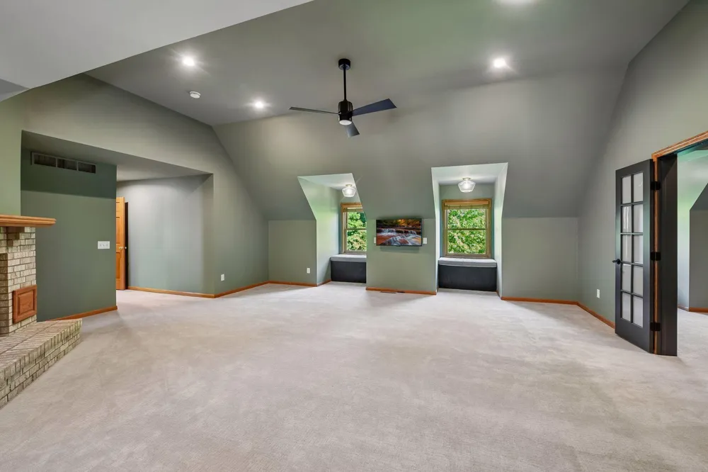 561 Bighorn Drive Chanhassen, MN 55317