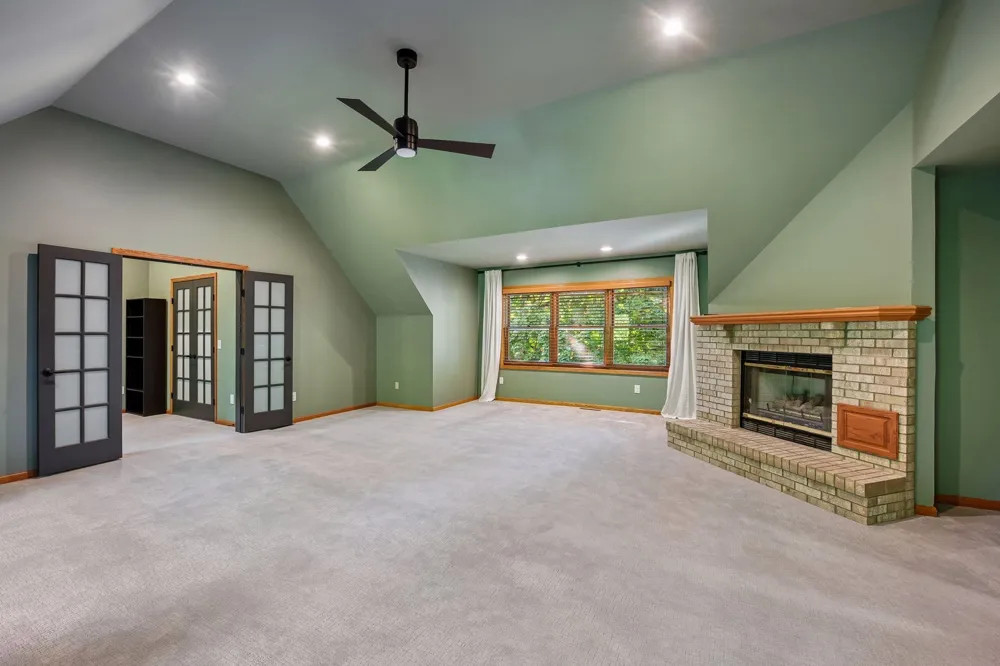 561 Bighorn Drive Chanhassen, MN 55317