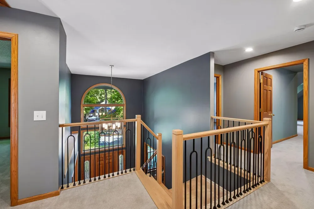 561 Bighorn Drive Chanhassen, MN 55317