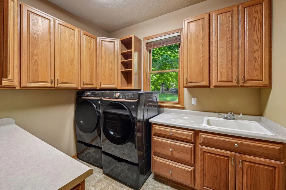 561 Bighorn Drive Chanhassen, MN 55317
