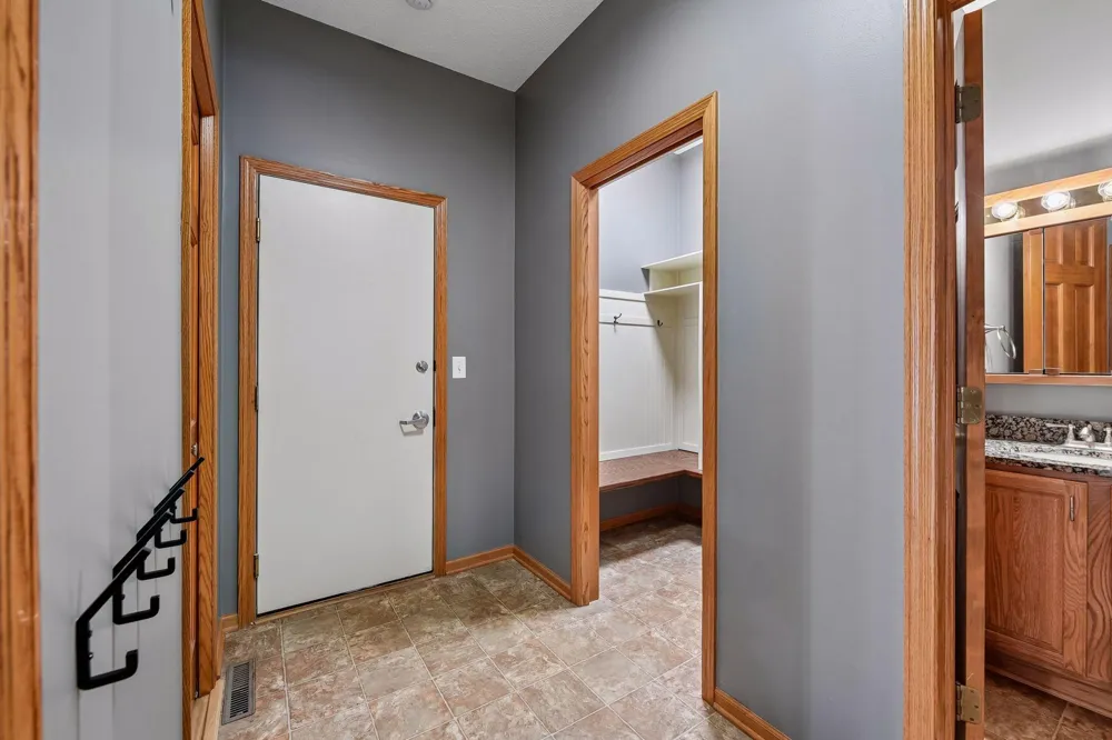 561 Bighorn Drive Chanhassen, MN 55317