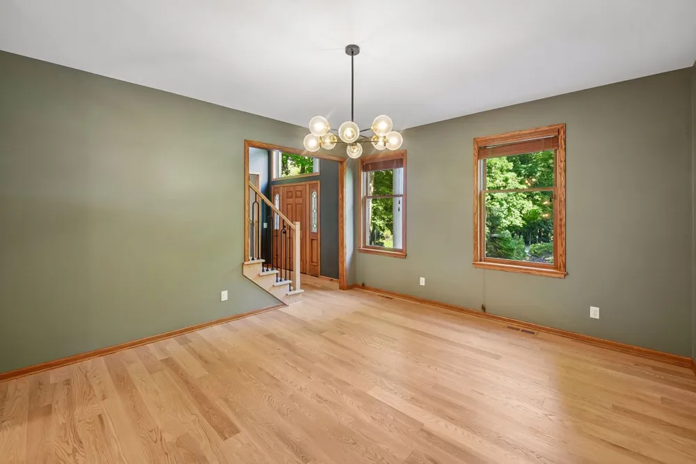 561 Bighorn Drive Chanhassen, MN 55317