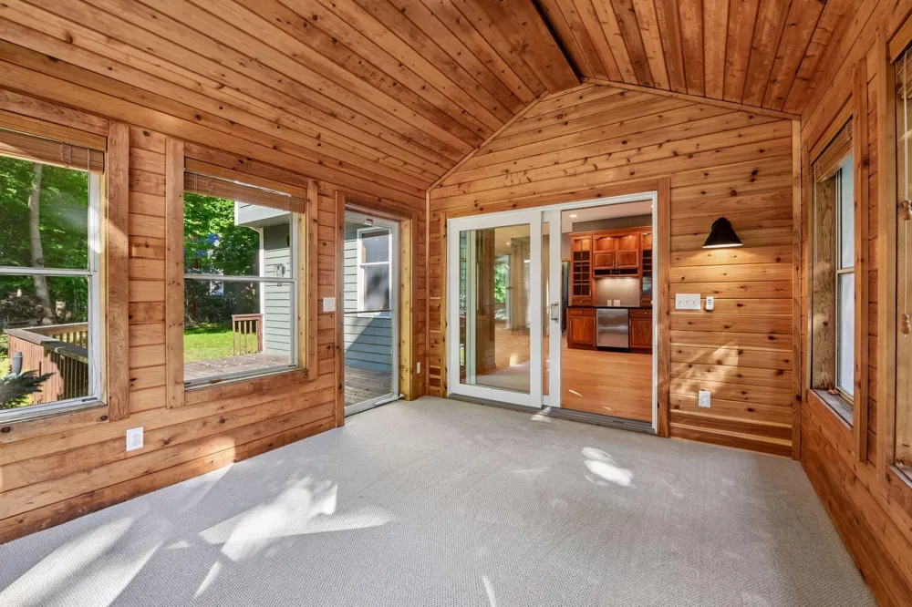 561 Bighorn Drive Chanhassen, MN 55317