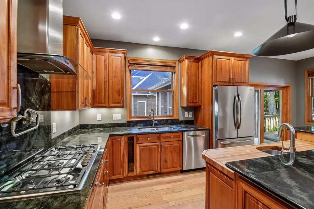 561 Bighorn Drive Chanhassen, MN 55317