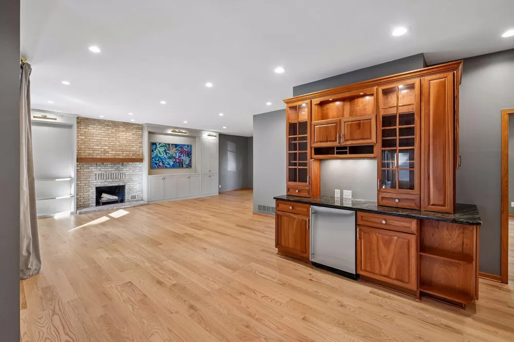 561 Bighorn Drive Chanhassen, MN 55317