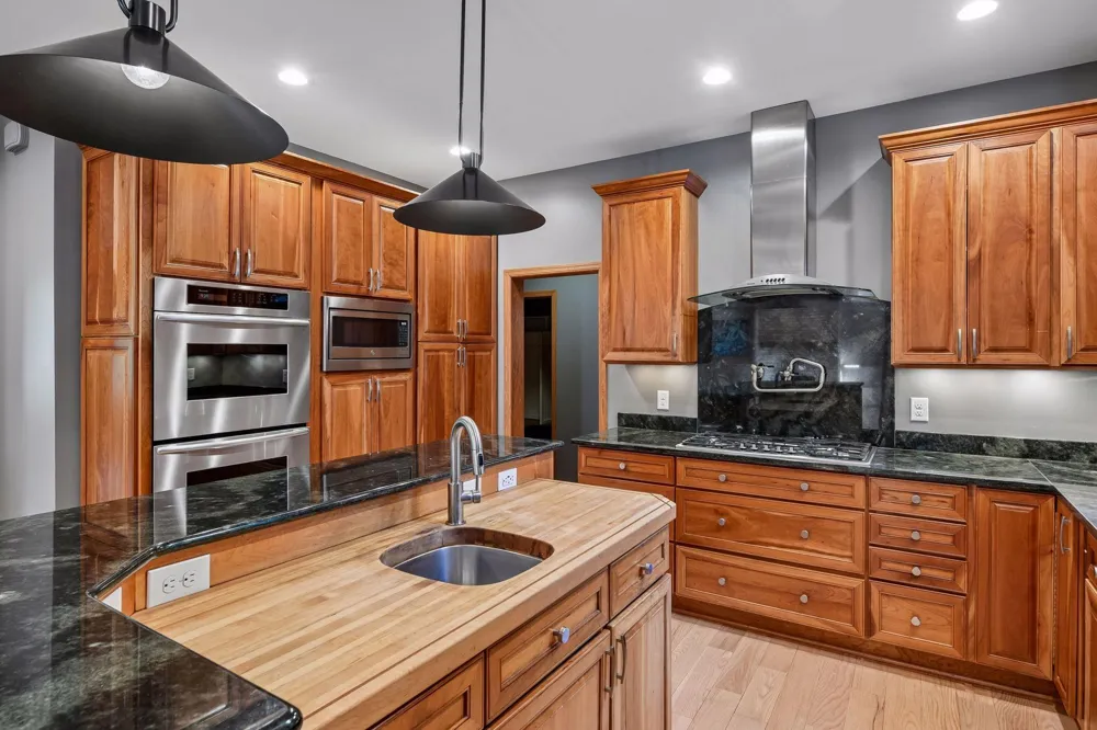 561 Bighorn Drive Chanhassen, MN 55317