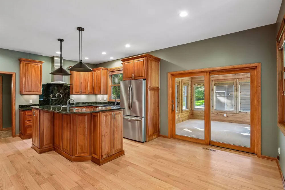 561 Bighorn Drive Chanhassen, MN 55317