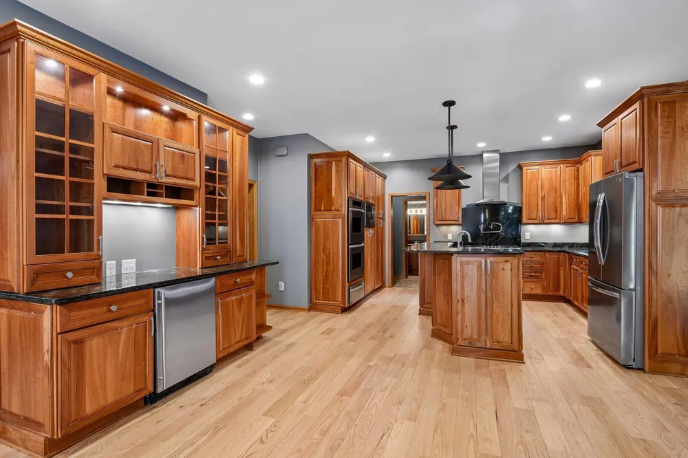 561 Bighorn Drive Chanhassen, MN 55317