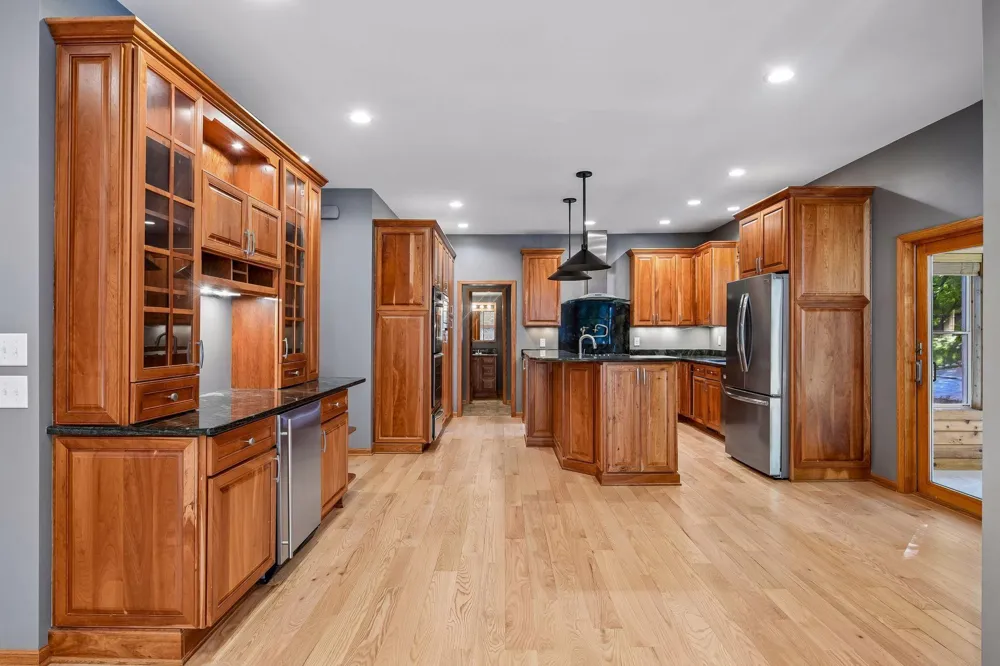 561 Bighorn Drive Chanhassen, MN 55317