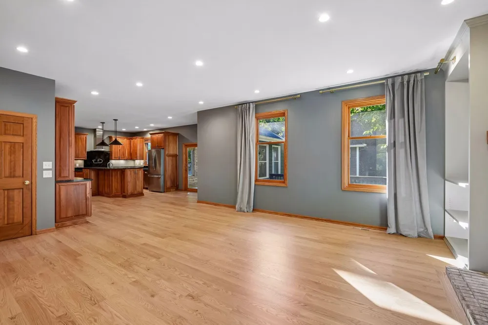 561 Bighorn Drive Chanhassen, MN 55317