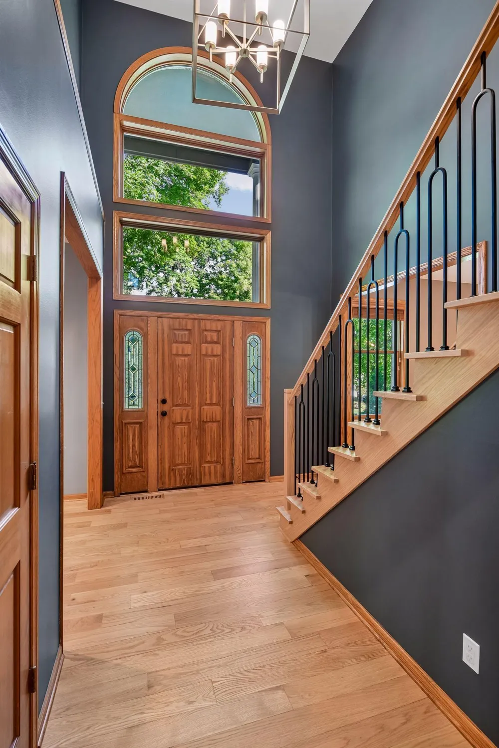 561 Bighorn Drive Chanhassen, MN 55317