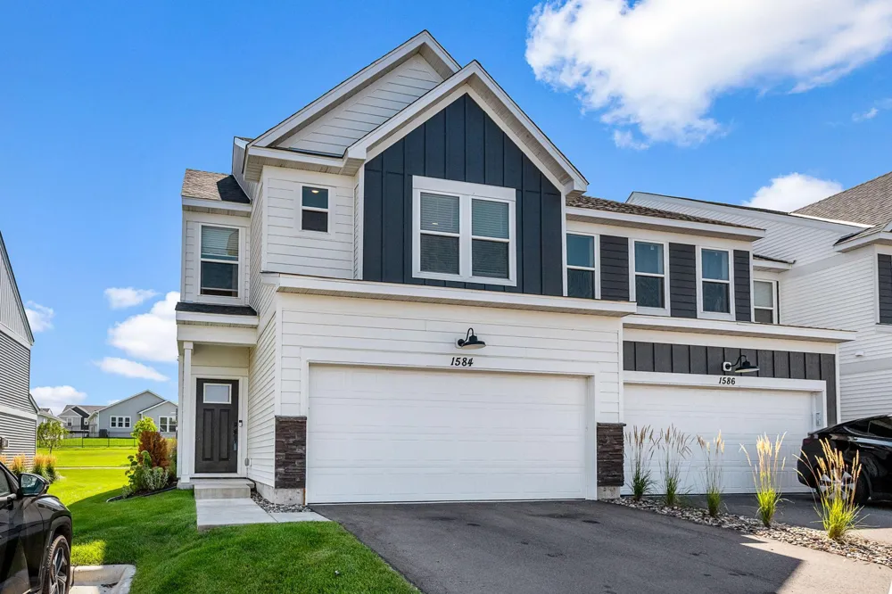 1584 Aclare Ridge Rosemount, MN 55068