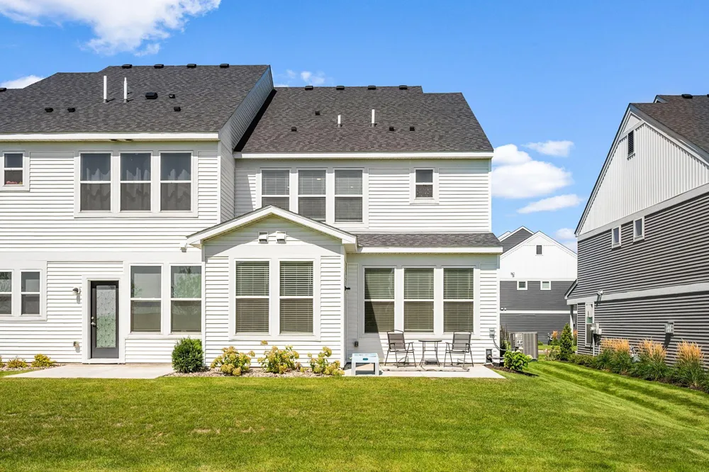 1584 Aclare Ridge Rosemount, MN 55068