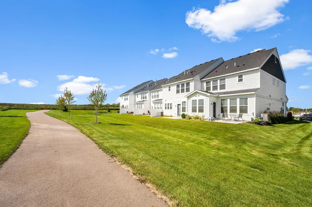 1584 Aclare Ridge Rosemount, MN 55068
