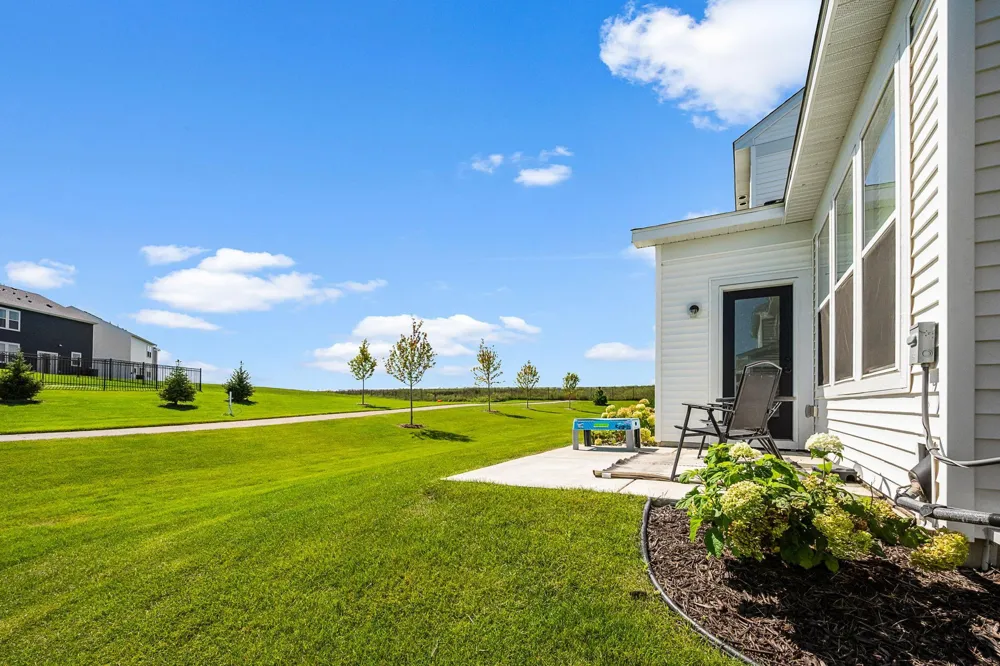1584 Aclare Ridge Rosemount, MN 55068