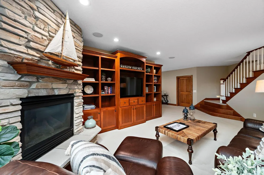 9356 Albright Court Inver Grove Heights, MN 55077
