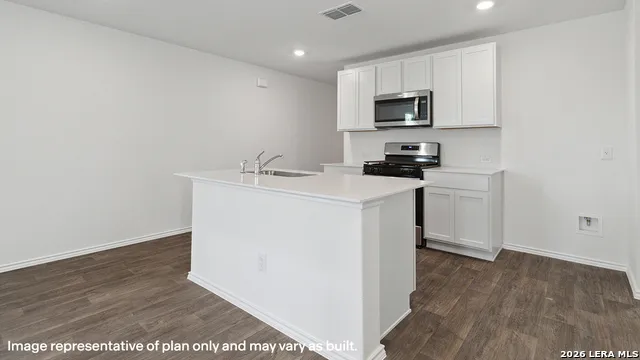 20027 John Wayne Rd Lytle, TX 78052