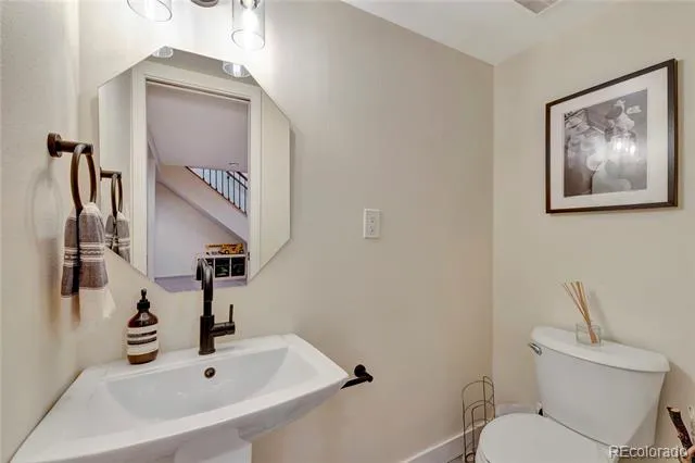 3945 S Inca Street Englewood, CO 80110
