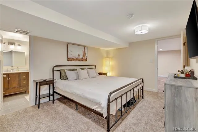 3945 S Inca Street Englewood, CO 80110
