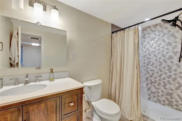 3945 S Inca Street Englewood, CO 80110