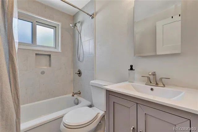 3945 S Inca Street Englewood, CO 80110