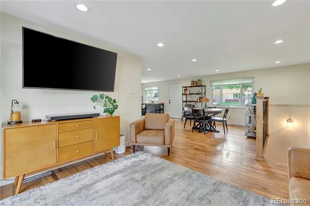 3945 S Inca Street Englewood, CO 80110