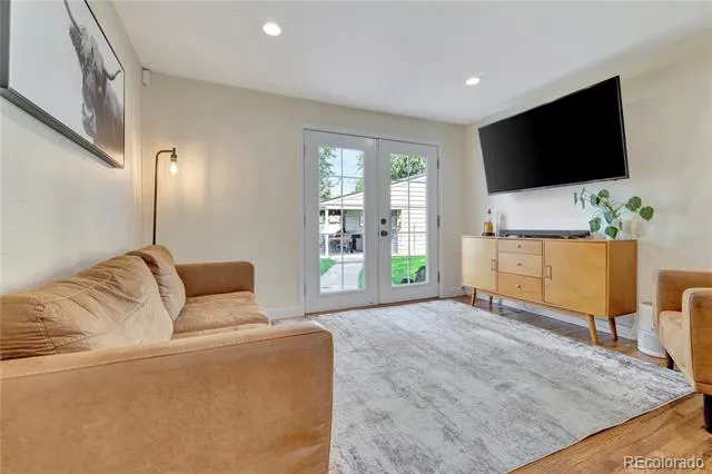 3945 S Inca Street Englewood, CO 80110