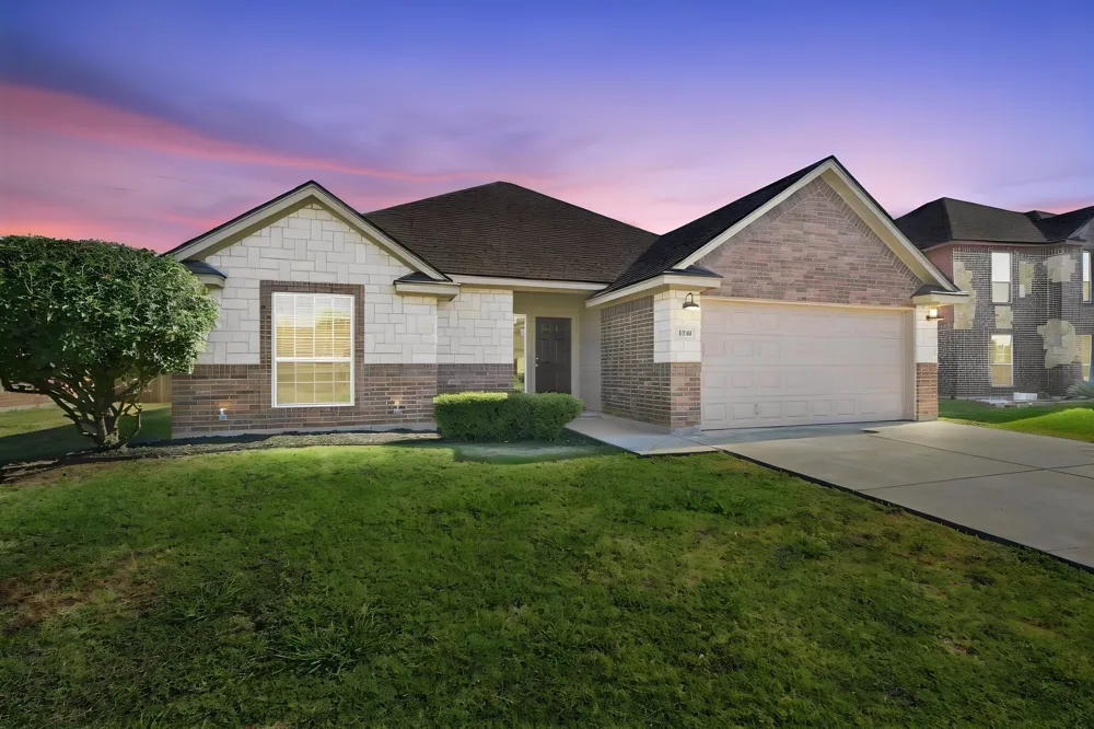 1720 Lakeway Drive Cleburne, TX 76033