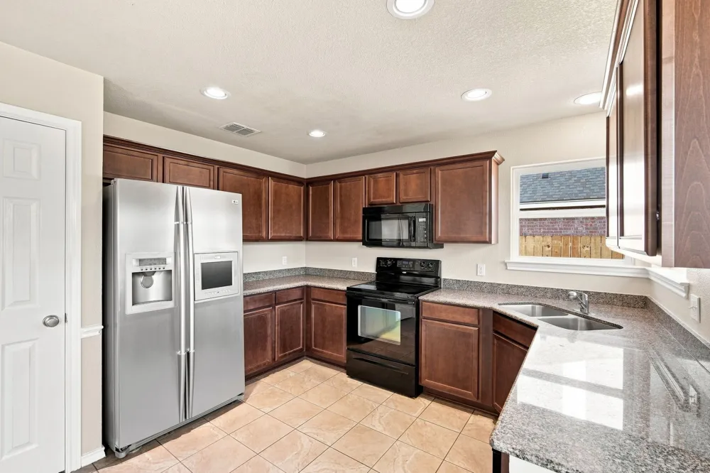 1720 Lakeway Drive Cleburne, TX 76033