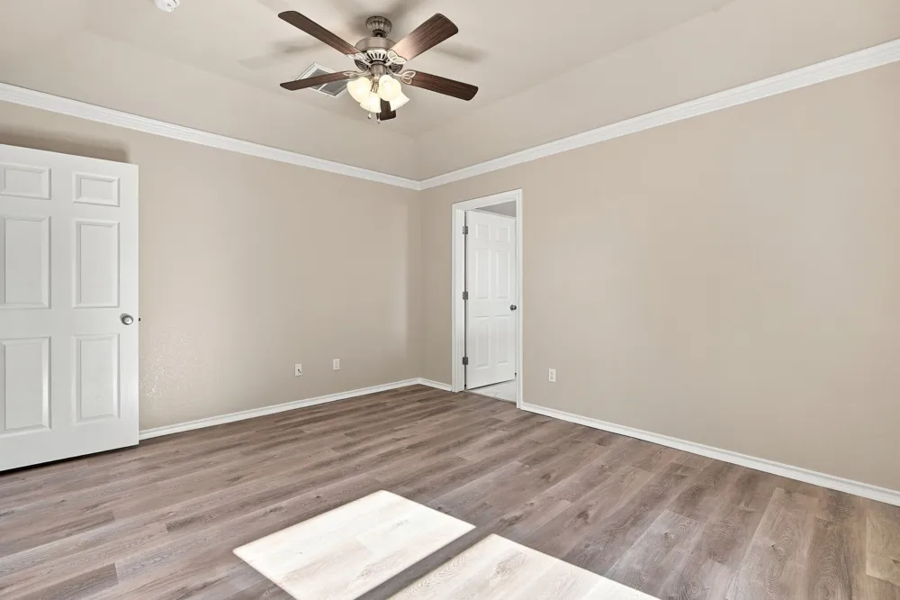 1720 Lakeway Drive Cleburne, TX 76033