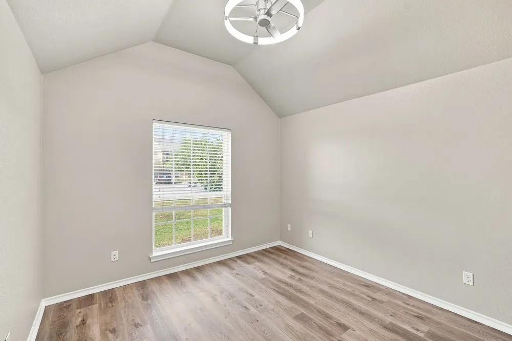1720 Lakeway Drive Cleburne, TX 76033