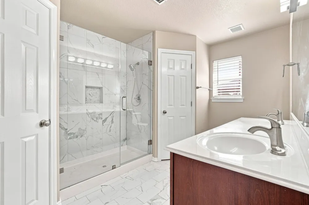 1720 Lakeway Drive Cleburne, TX 76033