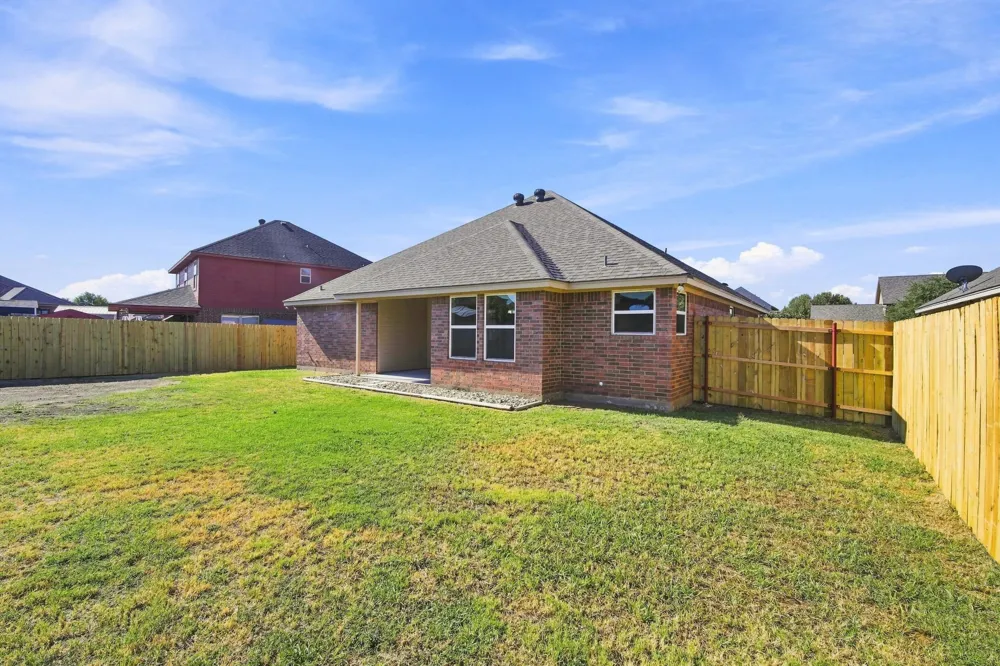 1720 Lakeway Drive Cleburne, TX 76033