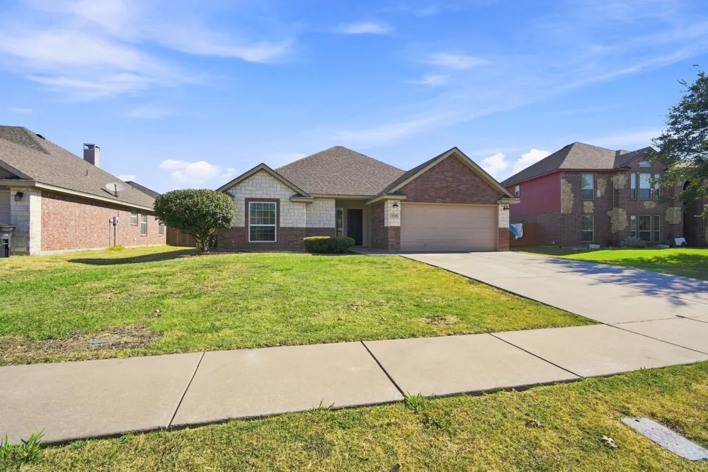 1720 Lakeway Drive Cleburne, TX 76033