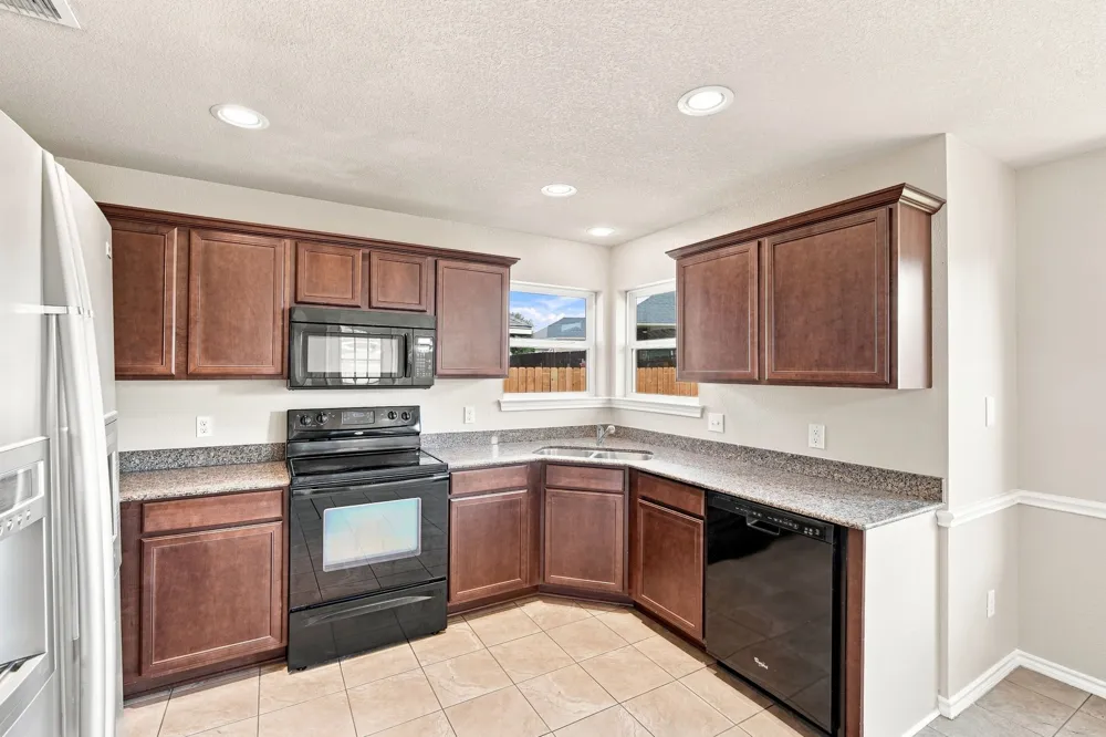 1720 Lakeway Drive Cleburne, TX 76033