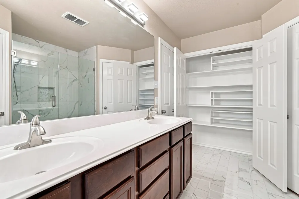 1720 Lakeway Drive Cleburne, TX 76033
