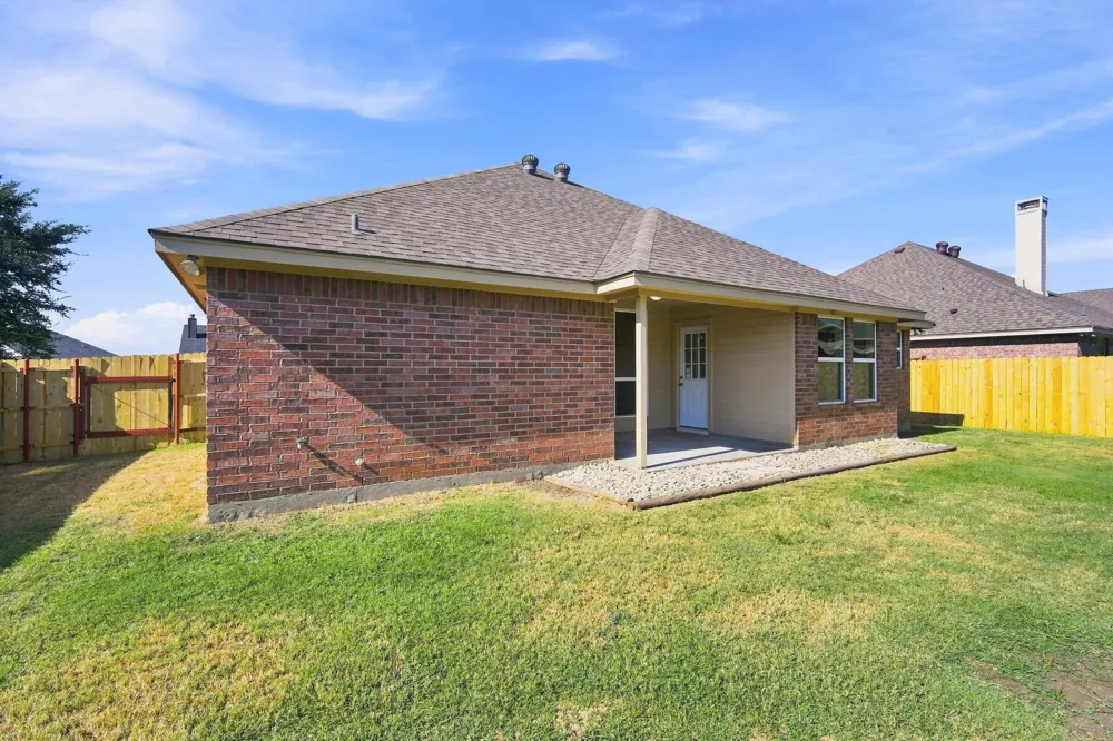 1720 Lakeway Drive Cleburne, TX 76033
